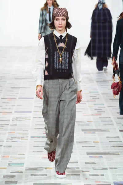 Look 70